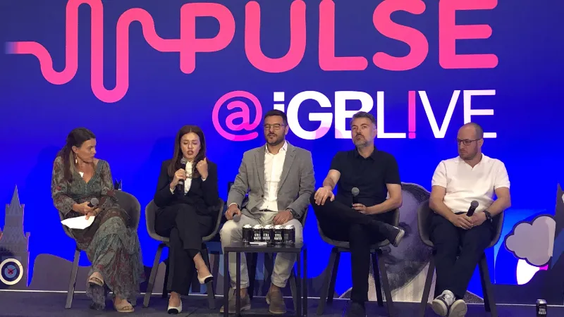 iGB Live - people on stage